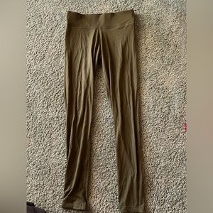 Victoria’s Secret PINK olive green leggings